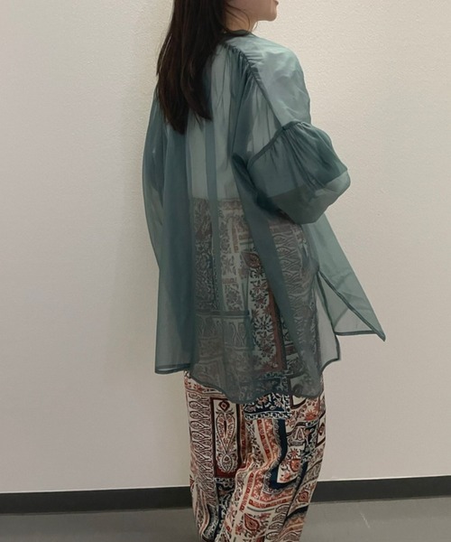 JUGLANS(ユグランス)の「☆ 魅力的なレイヤードスタイルが叶う。オーガンジーバッグギャザーブラウス 30479A232(シャツ/ブラウス・レディース・ブラック/ブラウン/グリーン・FREE)」の14枚目の写真