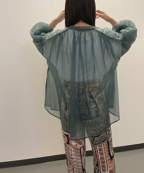 JUGLANS(ユグランス)の「☆ 魅力的なレイヤードスタイルが叶う。オーガンジーバッグギャザーブラウス 30479A232(シャツ/ブラウス・レディース・ブラック/ブラウン/グリーン・FREE)」の15枚目の写真