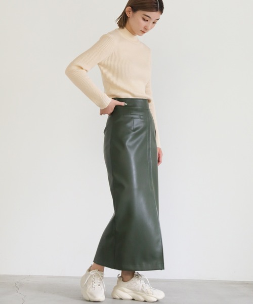 select MOCA(セレクトモカ)の「プチハイネックシンプルリブニット(ニット/セーター・レディース・テラコッタ/ベージュ/ブルー/アイボリー/ブラック・FREE)」の10枚目の写真