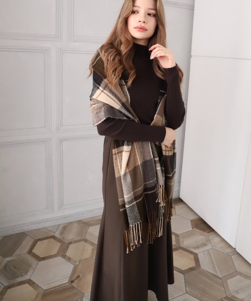 moment+（モーメントプラス）の「フェイクウール起毛チェック柄マフラー（マフラー・レディース・ブラウン/オレンジ/グリーン・FREE）」の13枚目の写真