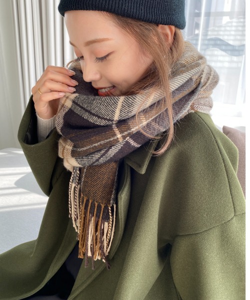 moment+（モーメントプラス）の「フェイクウール起毛チェック柄マフラー（マフラー・レディース・ブラウン/オレンジ/グリーン・FREE）」の8枚目の写真
