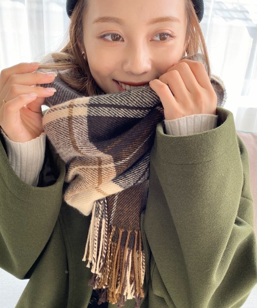 moment+（モーメントプラス）の「フェイクウール起毛チェック柄マフラー（マフラー・レディース・ブラウン/オレンジ/グリーン・FREE）」の9枚目の写真