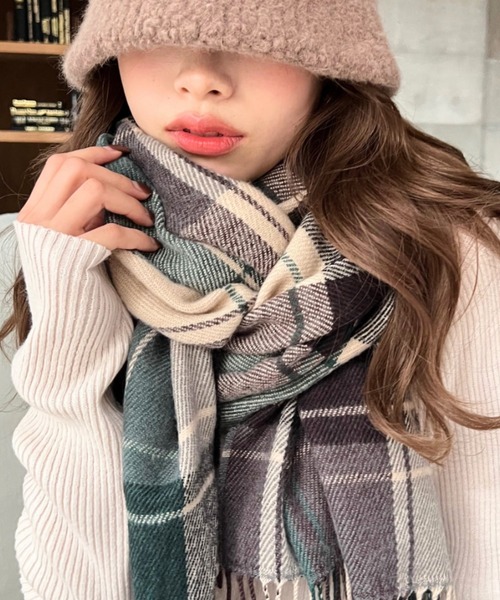 moment+（モーメントプラス）の「フェイクウール起毛チェック柄マフラー（マフラー・レディース・ブラウン/オレンジ/グリーン・FREE）」の22枚目の写真