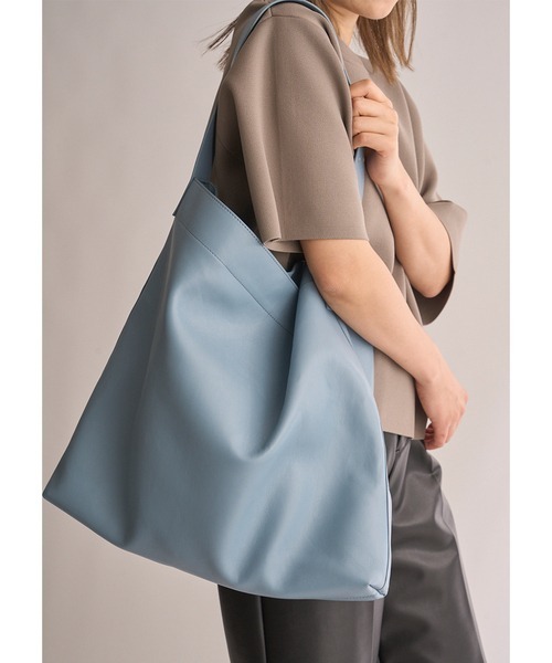 【emmi atelier】ムーン型ボディーバック ライトブルー emmi atelier】eco 撥水ミニギャザーボディーバックパック