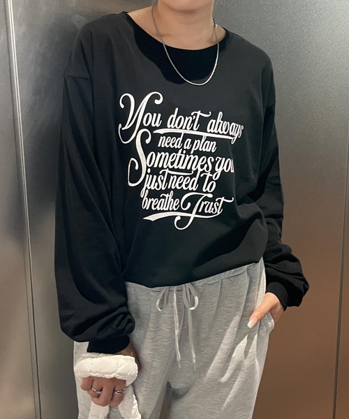 WEGO（ウィゴー）の「WEGO/グラフィックロンT（Tシャツ/カットソー・レディース・ホワイト/ブラック/オフホワイト/サックスブルー/ピンク/その他1/オートミール/ホワイト系その他・SMALL/MEDIUM）」の4枚目の写真