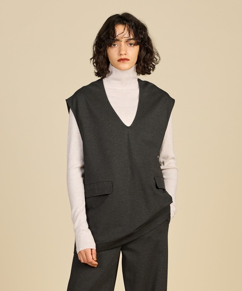 ReNorm（リノーム）の「【SET UP対応】Vネックベスト（ベスト・レディース・ブラック/グレー・フリー）」の2枚目の写真