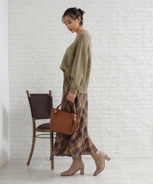 SHOO・LA・RUE（シューラルー）の「◆【洗える】もちもちタッチ ケーブル柄ニット（ニット/セーター・レディース・ホワイト系/ダークグリーン/ダークオレンジ/グレー系/ブルー/サンドベージュ・04/03/02）」の11枚目の写真