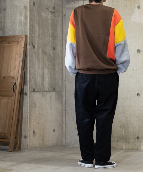 JOHN'S CLOSET(ジョンズクローゼット)の「【i】裏起毛スイッチングクルーネックスウェット(スウェット・メンズ・グリーン/チャコールグレー/ブラウン・MEDIUM/LARGE/X-LARGE)」の11枚目の写真