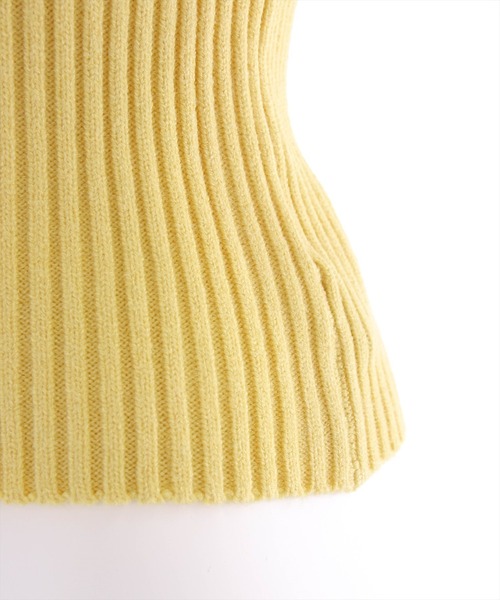 clear（クリア）の「スクエアネックボリュームスリーブニットトップス（ニット/セーター・レディース・ブラック/ブラウン/イエロー/アイボリー・F）」の10枚目の写真