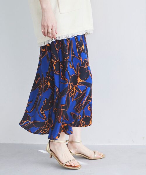 le.coeur blanc（ルクールブラン）の「IPEKER プリントフレアスカート（スカート・レディース・ブルー系その他2/ホワイト系その他2・38）」の2枚目の写真