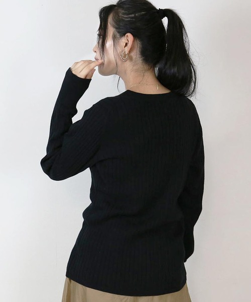 atONE(アットワン)の「atONE ラウンドネックリブニット 長袖(ニット/セーター・レディース・杢グレー/ダークグリーン/ブラック/バーガンディー/グレイッシュベージュ/オフホワイト・M-L/LL~3L/4L~5L/M~L)」の8枚目の写真