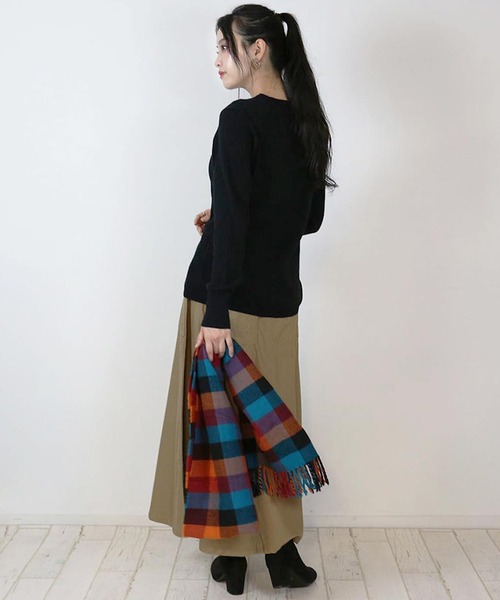 atONE(アットワン)の「atONE ラウンドネックリブニット 長袖(ニット/セーター・レディース・杢グレー/ダークグリーン/ブラック/バーガンディー/グレイッシュベージュ/オフホワイト・M-L/LL~3L/4L~5L/M~L)」の11枚目の写真