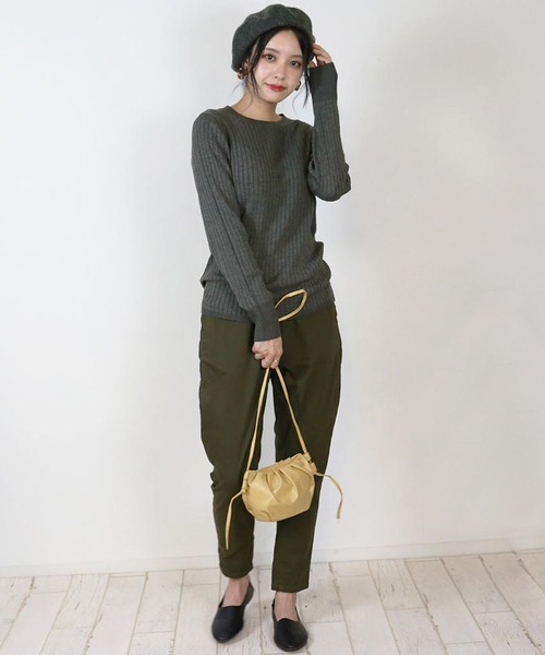 atONE(アットワン)の「atONE ラウンドネックリブニット 長袖(ニット/セーター・レディース・杢グレー/ダークグリーン/ブラック/バーガンディー/グレイッシュベージュ/オフホワイト・M-L/LL~3L/4L~5L/M~L)」の14枚目の写真