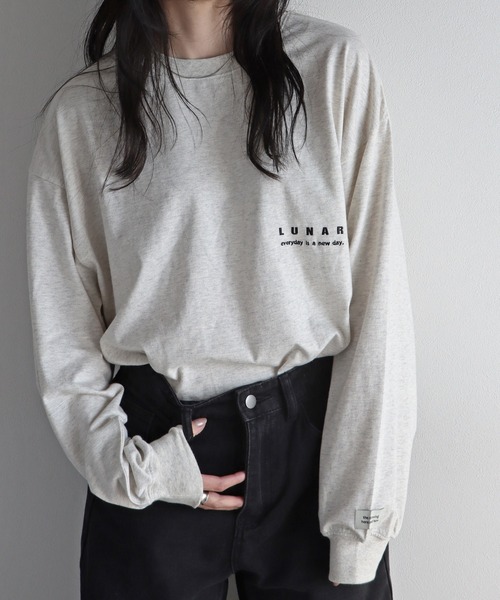 COURO(コウロ)の「刺繍ボリュームスリーブロンT(Tシャツ/カットソー・レディース・ホワイト/ブラック/ネイビー/グレー/ブルー/マスタード/ホワイト系その他/ブラック系その他/ホワイト系その他3/ブラック系その他4/アイボリー系1/ブラック系その他2/アイボリー/ホワイト系その他5/アイボリー系2/ホワイト系その他2/ブラック系その他3/アイボリー系/ホワイト系その他4/ブラック系その他5・M/L)」の17枚目の写真