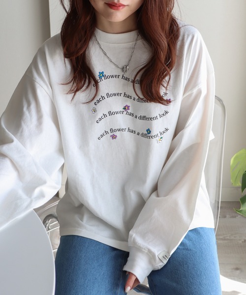 COURO(コウロ)の「刺繍ボリュームスリーブロンT(Tシャツ/カットソー・レディース・ホワイト/ブラック/ネイビー/グレー/ブルー/マスタード/ホワイト系その他/ブラック系その他/ホワイト系その他3/ブラック系その他4/アイボリー系1/ブラック系その他2/アイボリー/ホワイト系その他5/アイボリー系2/ホワイト系その他2/ブラック系その他3/アイボリー系/ホワイト系その他4/ブラック系その他5・M/L)」の2枚目の写真