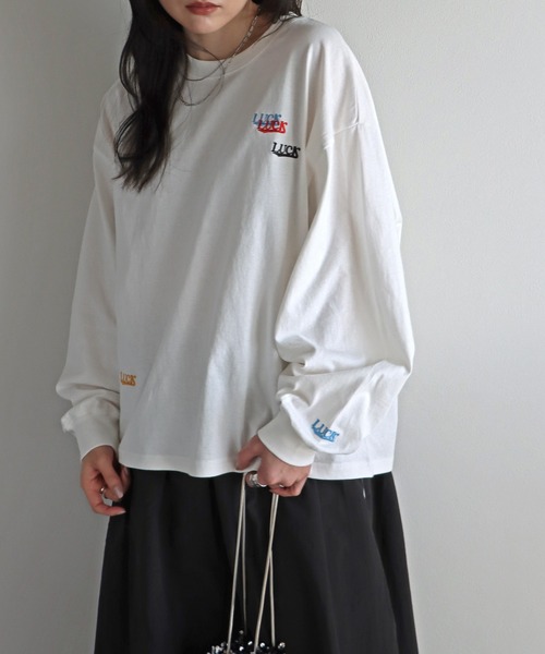 COURO(コウロ)の「刺繍ボリュームスリーブロンT(Tシャツ/カットソー・レディース・ホワイト/ブラック/ネイビー/グレー/ブルー/マスタード/ホワイト系その他/ブラック系その他/ホワイト系その他3/ブラック系その他4/アイボリー系1/ブラック系その他2/アイボリー/ホワイト系その他5/アイボリー系2/ホワイト系その他2/ブラック系その他3/アイボリー系/ホワイト系その他4/ブラック系その他5・M/L)」の4枚目の写真