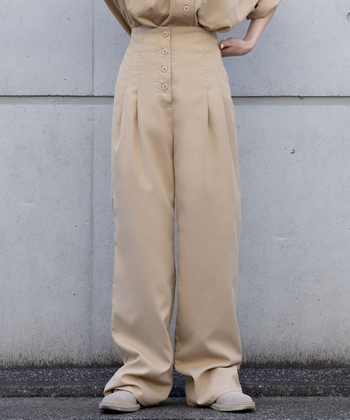 junoah(ジュノア)の「ハイウエスト釦デザインパンツ(その他パンツ・レディース・ベージュ/ライトグレー/ブラック・SMALL/MEDIUM/LARGE)」の3枚目の写真