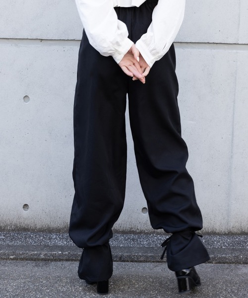 junoah(ジュノア)の「ハイウエスト釦デザインパンツ(その他パンツ・レディース・ベージュ/ライトグレー/ブラック・SMALL/MEDIUM/LARGE)」の8枚目の写真