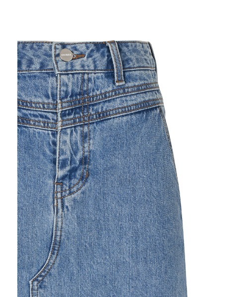 Guess（ゲス）の「Front Split Long Denim Skirt（デニムスカート・レディース・ライトブルー・24inch/26inch）」の4枚目の写真