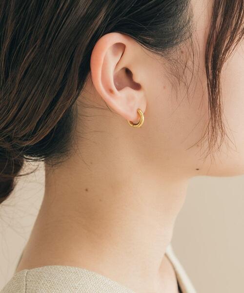 SMELLY(スメリー)の「316Lミニフープピアス(ピアス(両耳用)・レディース・ゴールド/シルバー・-)」の2枚目の写真