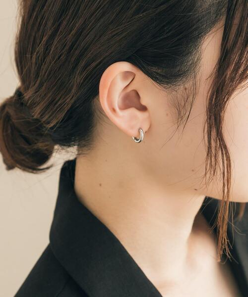 SMELLY(スメリー)の「316Lミニフープピアス(ピアス(両耳用)・レディース・ゴールド/シルバー・-)」の4枚目の写真