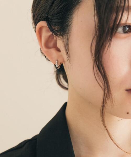 SMELLY(スメリー)の「316Lミニフープピアス(ピアス(両耳用)・レディース・ゴールド/シルバー・-)」の5枚目の写真