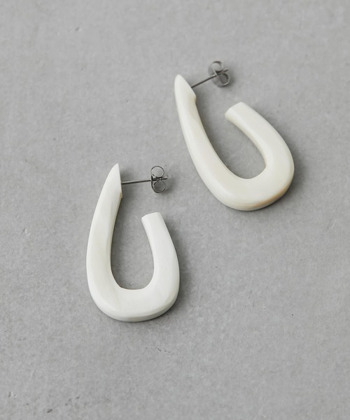 PAPILLONNER（パピヨネ）の「ホーンフープピアス（ピアス（両耳用）・レディース・アイボリー・FREE）」の6枚目の写真