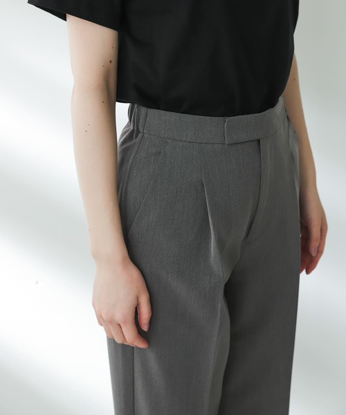 SENSE OF PLACE by URBAN RESEARCH（センスオブプレイスバイアーバンリサーチ）の「センタープレスストレートパンツ（スラックス・レディース・ブラック/ライトベージュ/チャコールグレー・X-SMALL/SMALL/MEDIUM/TALL）」の9枚目の写真