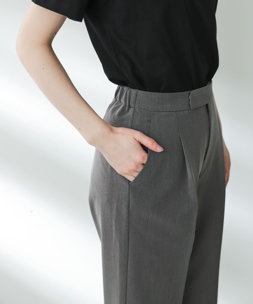 SENSE OF PLACE by URBAN RESEARCH（センスオブプレイスバイアーバンリサーチ）の「センタープレスストレートパンツ（スラックス・レディース・ブラック/ライトベージュ/チャコールグレー・X-SMALL/SMALL/MEDIUM/TALL）」の10枚目の写真