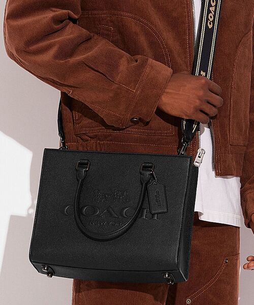 COACH（コーチ）の「トート・シグネチャー キャンバス インテリア