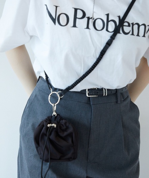 La win d（ラウィンダ）の「巾着バッグ付属スマホショルダー（ショルダーバッグ・レディース・レッド/ライトブラウン/カーキ/ネイビー/ブラック/ホワイト・FREE）」の2枚目の写真