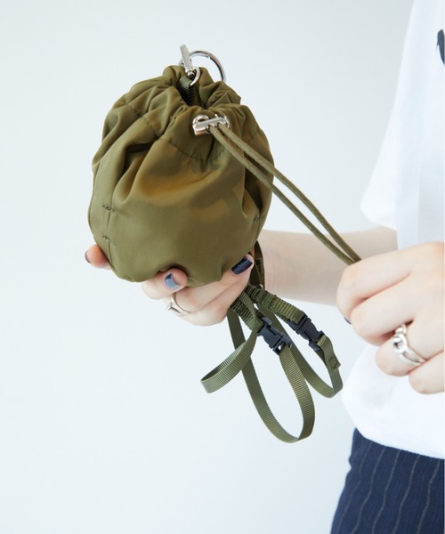 La win d（ラウィンダ）の「巾着バッグ付属スマホショルダー（ショルダーバッグ・レディース・レッド/ライトブラウン/カーキ/ネイビー/ブラック/ホワイト・FREE）」の19枚目の写真