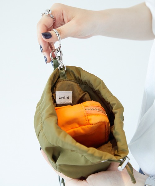 La win d（ラウィンダ）の「巾着バッグ付属スマホショルダー（ショルダーバッグ・レディース・レッド/ライトブラウン/カーキ/ネイビー/ブラック/ホワイト・FREE）」の20枚目の写真