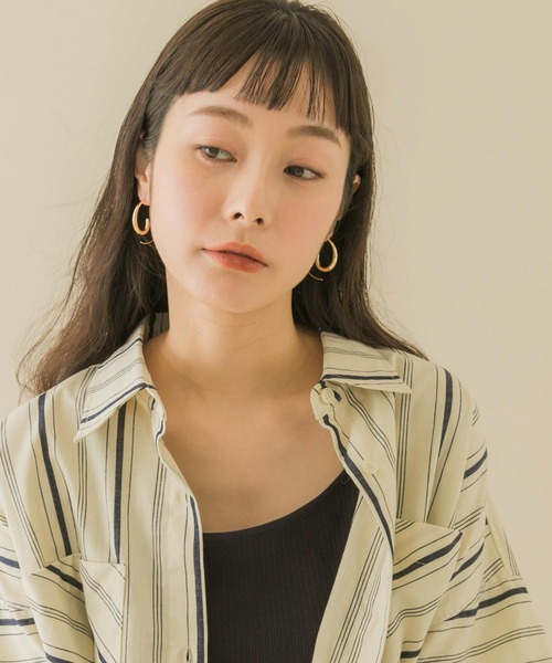 SMELLY(スメリー)の「メタルカーブラインフックピアス(ピアス(両耳用)・レディース・ゴールド・-)」の4枚目の写真
