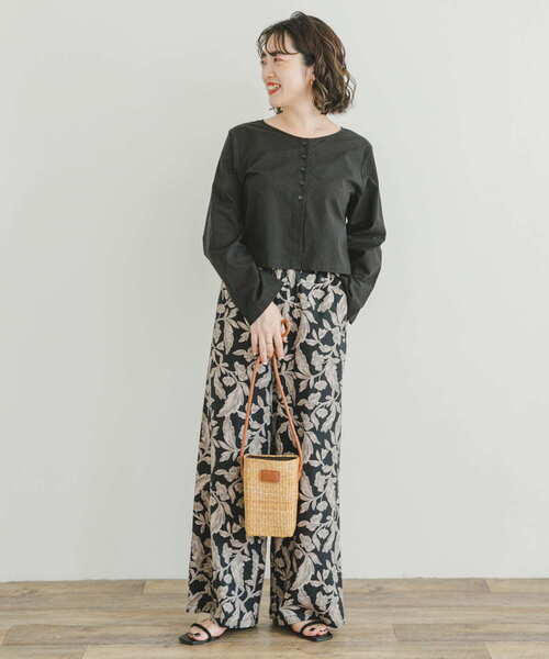 ITEMS URBANRESEARCH（アイテムズ アーバンリサーチ）の「クロップドロングスリーブシャツ（シャツ/ブラウス・レディース・ホワイト/ライトブルー/ブラック・FREE）」の11枚目の写真