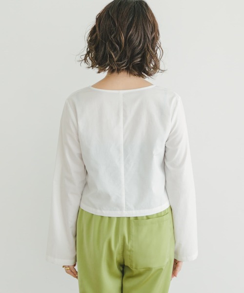 ITEMS URBANRESEARCH（アイテムズ アーバンリサーチ）の「クロップドロングスリーブシャツ（シャツ/ブラウス・レディース・ホワイト/ライトブルー/ブラック・FREE）」の18枚目の写真