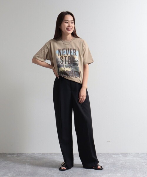 fredy emue（フレディエミュ）の「JOURNEY PHOTO Tシャツ（Tシャツ/カットソー・レディース・チャコールグレー/ベージュ/ライトグレー・38）」の4枚目の写真