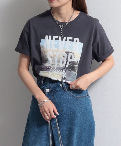 fredy emue（フレディエミュ）の「JOURNEY PHOTO Tシャツ（Tシャツ/カットソー・レディース・チャコールグレー/ベージュ/ライトグレー・38）」の18枚目の写真