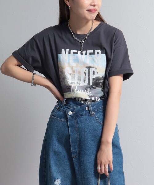 fredy emue（フレディエミュ）の「JOURNEY PHOTO Tシャツ（Tシャツ/カットソー・レディース・チャコールグレー/ベージュ/ライトグレー・38）」の10枚目の写真