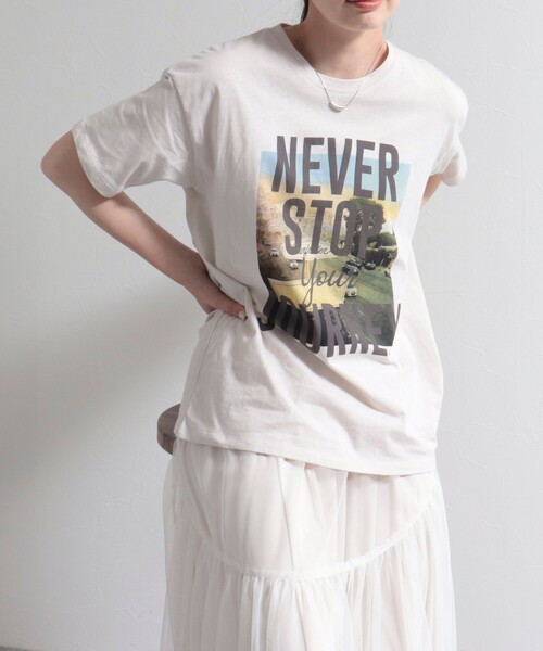 fredy emue（フレディエミュ）の「JOURNEY PHOTO Tシャツ（Tシャツ/カットソー・レディース・チャコールグレー/ベージュ/ライトグレー・38）」の11枚目の写真