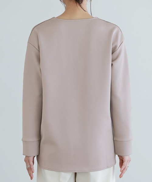 Pierrot(ピエロ)の「ダンボールキーネックパールトップス(Tシャツ/カットソー・レディース・グレイッシュベージュ/オフホワイト/ブラウン/ネイビー・L/M)」の18枚目の写真