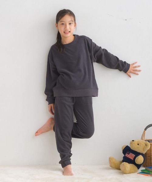 OMNES（オムネス）の「キッズふわ軽静電気防止マイクロフリーストレーナー長袖（スウェット・キッズ・グリーン/パープル/チャコールグレー・140/130/100/110/120）」の9枚目の写真