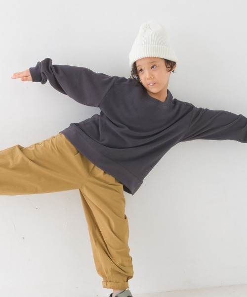 OMNES（オムネス）の「キッズふわ軽静電気防止マイクロフリーストレーナー長袖（スウェット・キッズ・グリーン/パープル/チャコールグレー・140/130/100/110/120）」の12枚目の写真