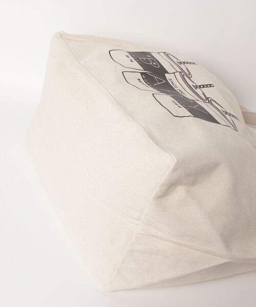 BAPY BY A BATHING APE（ベイピーバイアベイシングエイプ）の「BAPY LOGO GRAPHIC TOTE BAG（トートバッグ・レディース・アイボリー・FREE）」の6枚目の写真