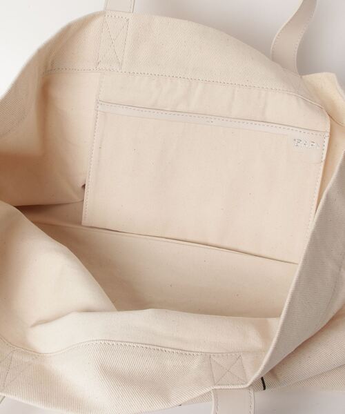 BAPY BY A BATHING APE（ベイピーバイアベイシングエイプ）の「BAPY LOGO GRAPHIC TOTE BAG（トートバッグ・レディース・アイボリー・FREE）」の7枚目の写真