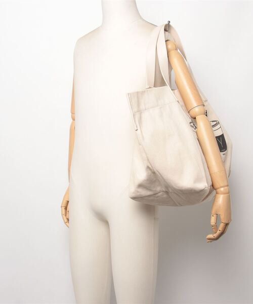 BAPY BY A BATHING APE（ベイピーバイアベイシングエイプ）の「BAPY LOGO GRAPHIC TOTE BAG（トートバッグ・レディース・アイボリー・FREE）」の8枚目の写真