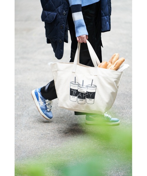 BAPY BY A BATHING APE（ベイピーバイアベイシングエイプ）の「BAPY LOGO GRAPHIC TOTE BAG（トートバッグ・レディース・アイボリー・FREE）」の2枚目の写真