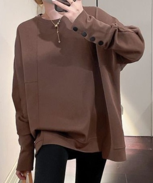 deux amour（ドゥーザムール）の「袖ボタンクルーネックロンT（Tシャツ/カットソー・レディース・ブラック/ベージュ/ホワイト/ブラウン・FREE）」の3枚目の写真