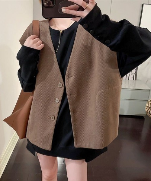 deux amour（ドゥーザムール）の「袖ボタンクルーネックロンT（Tシャツ/カットソー・レディース・ブラック/ベージュ/ホワイト/ブラウン・FREE）」の9枚目の写真