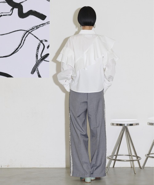 THE YOn(ザヨン)の「アシメラッフルデザインシャツ(シャツ/ブラウス・レディース・オフホワイト/グレー/サックスブルー・FREE)」の15枚目の写真